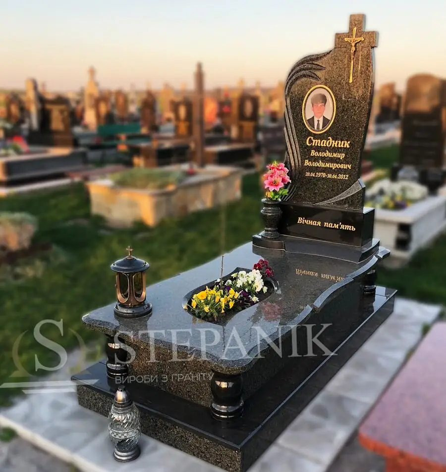 Пам’ятник одинарний №010