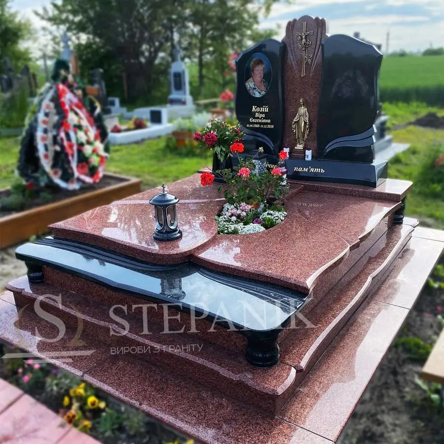 Пам’ятник двійний №323