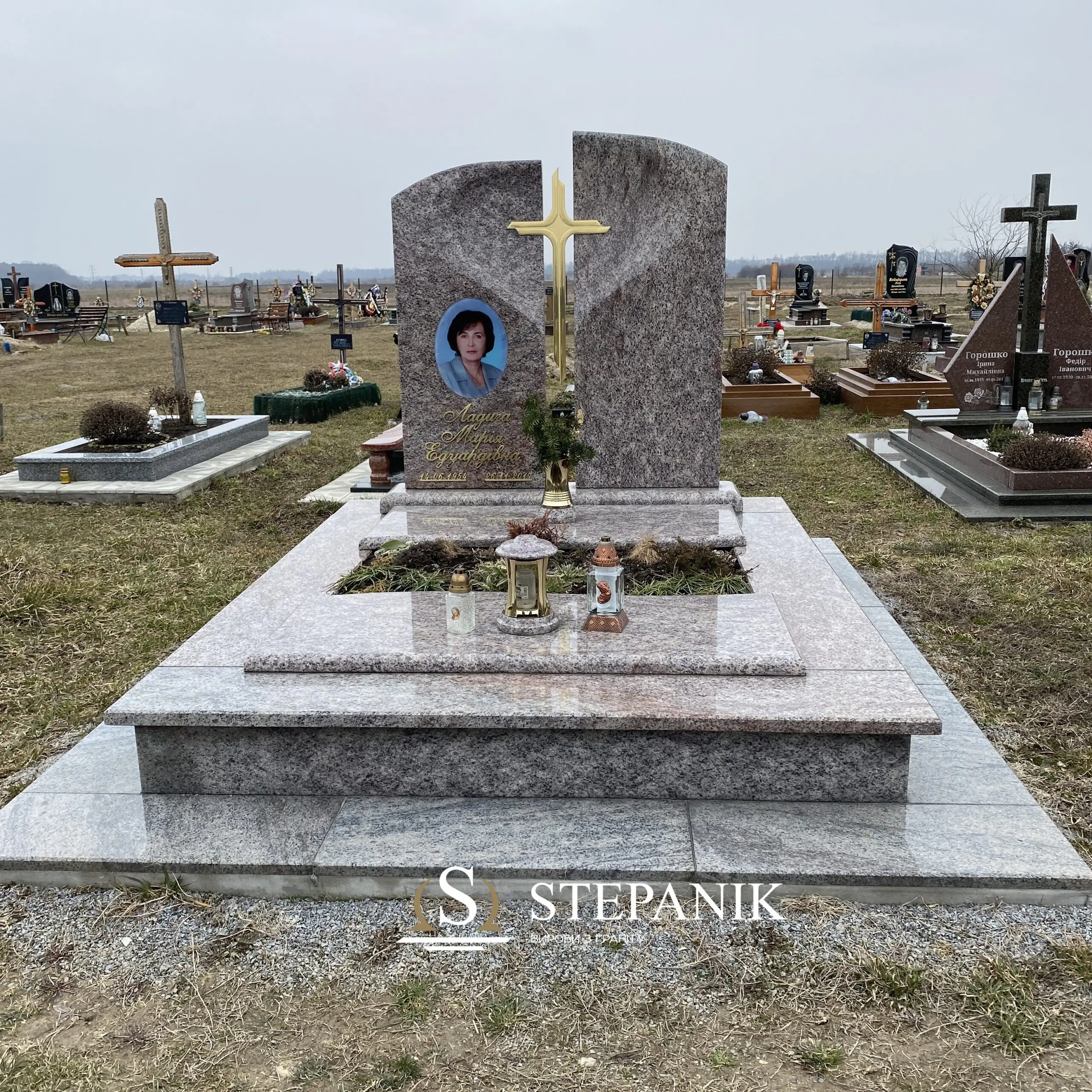 Пам’ятник двійний №371