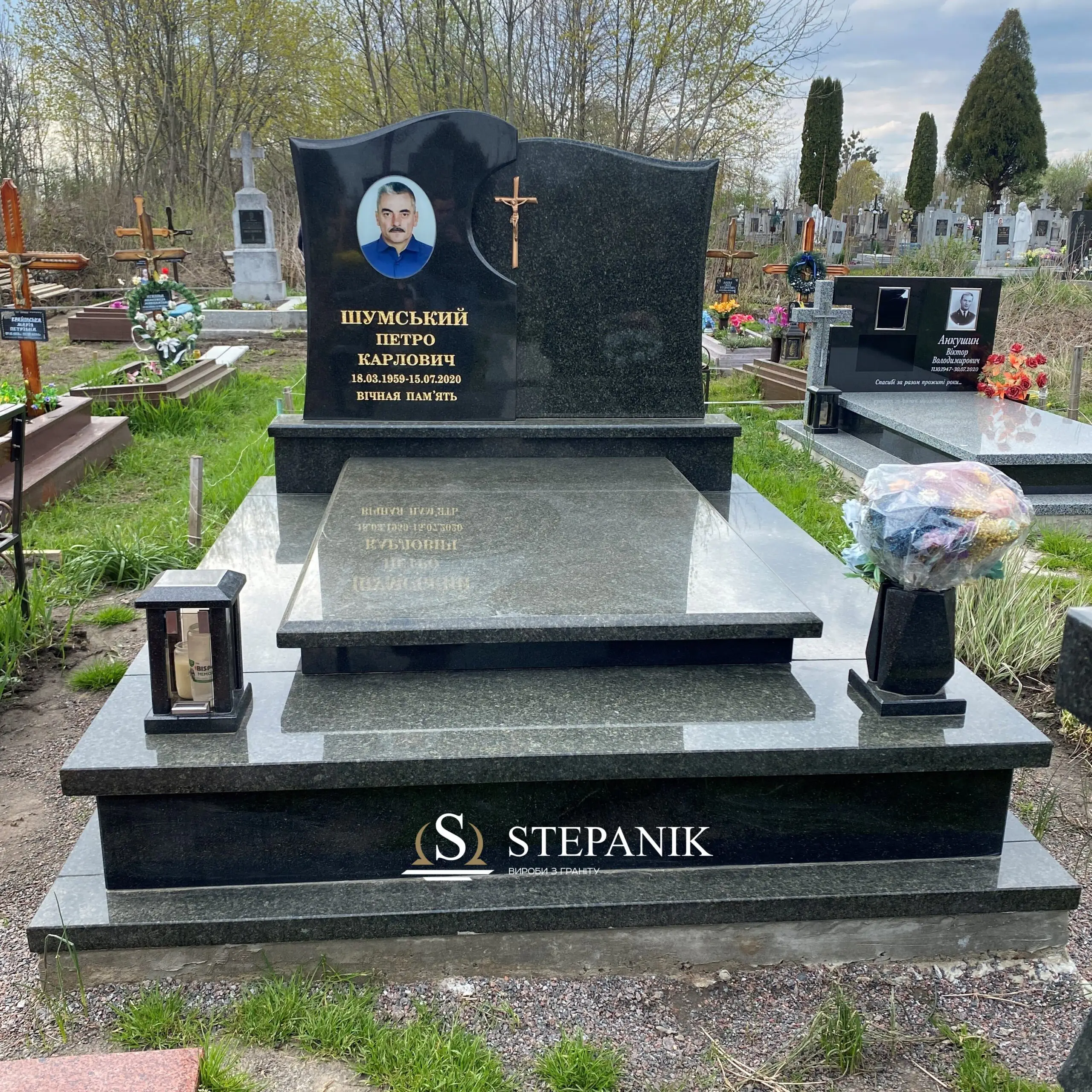 Пам’ятник двійний №372