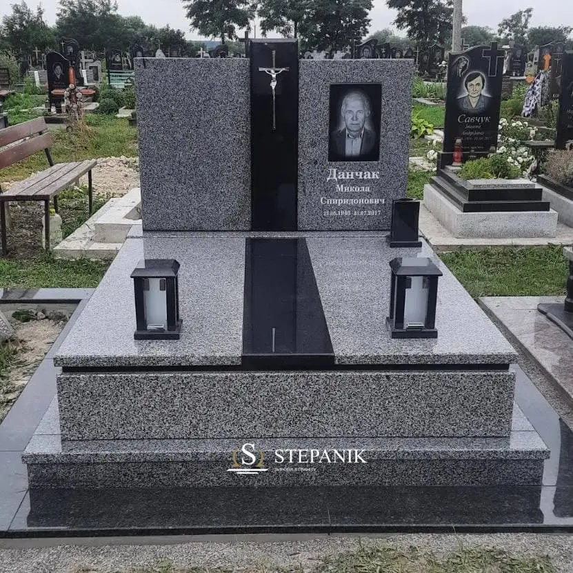 Пам’ятник двійний №378