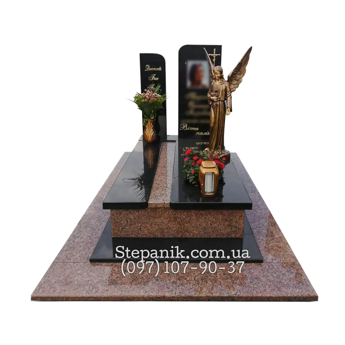 Одинарний пам'ятник з граніту Межирічка та Габро з ангелом (Модель 56)