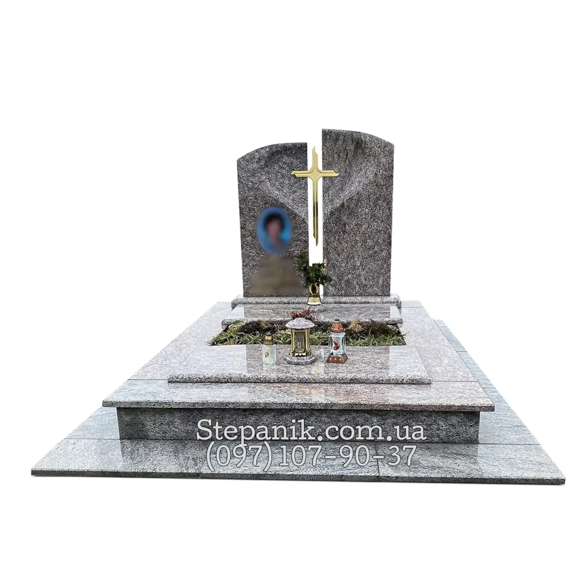 Двійний пам'ятник з граніту межирічка у формі серця (Модель 07)