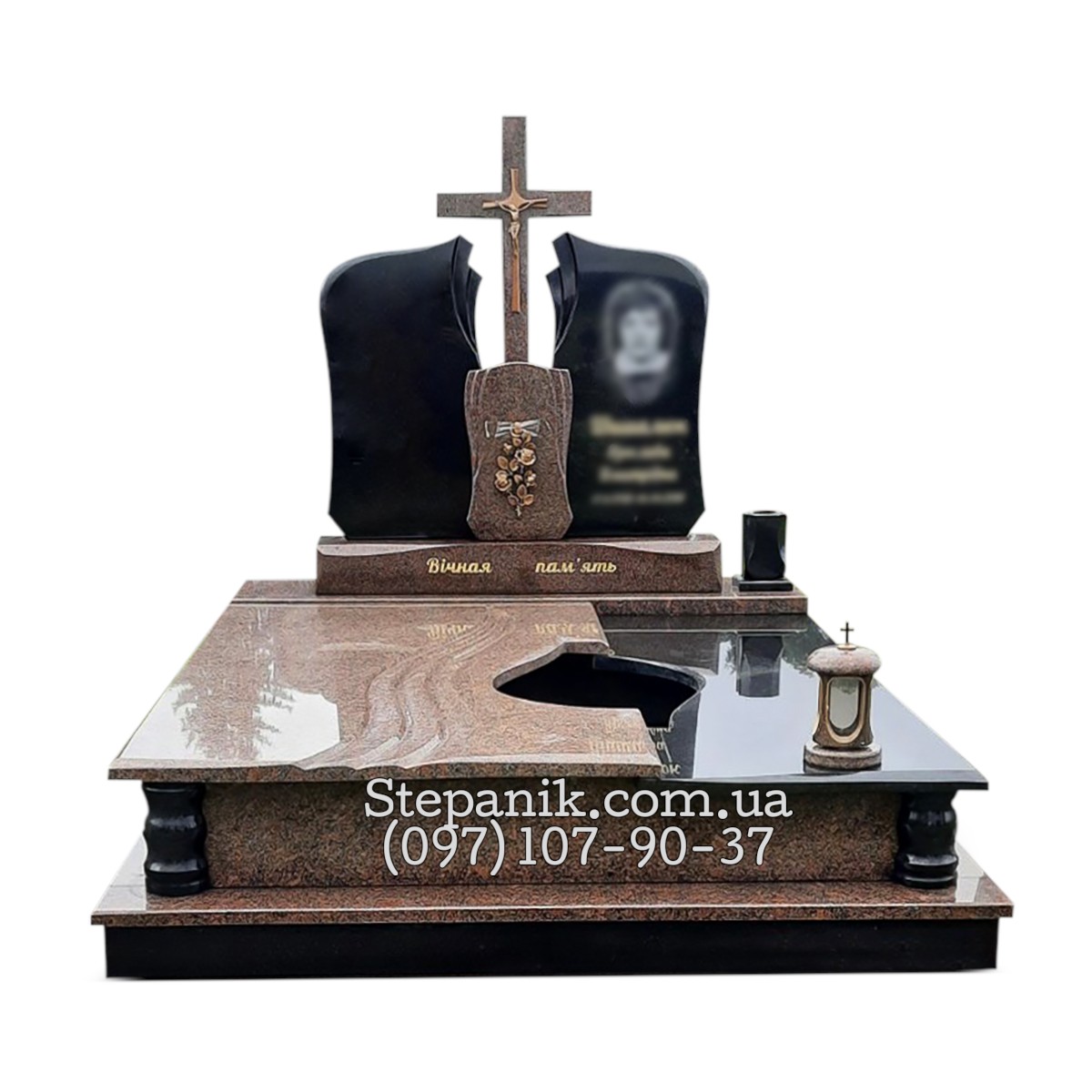 Двійний пам'ятник з граніту новоданилівка та габро з хрестом (Модель 11)