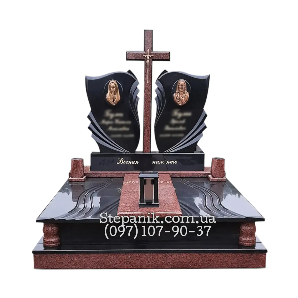 Двійний пам'ятник з граніту лізник та габро з хрестом (Модель 13)