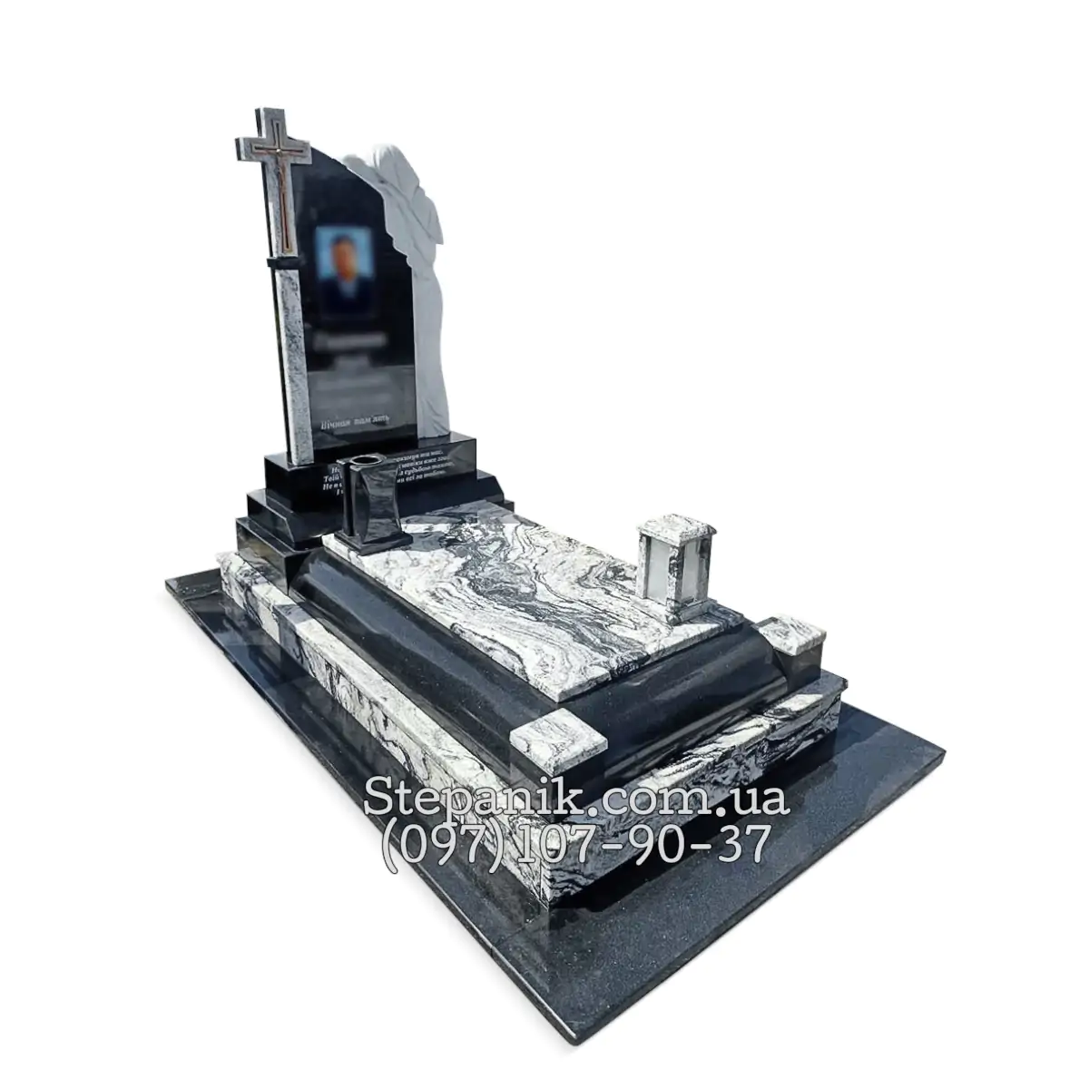 Одинарний пам'ятник з граніту Вісконт норс№2 та Габро з Богородицею (Модель 66)