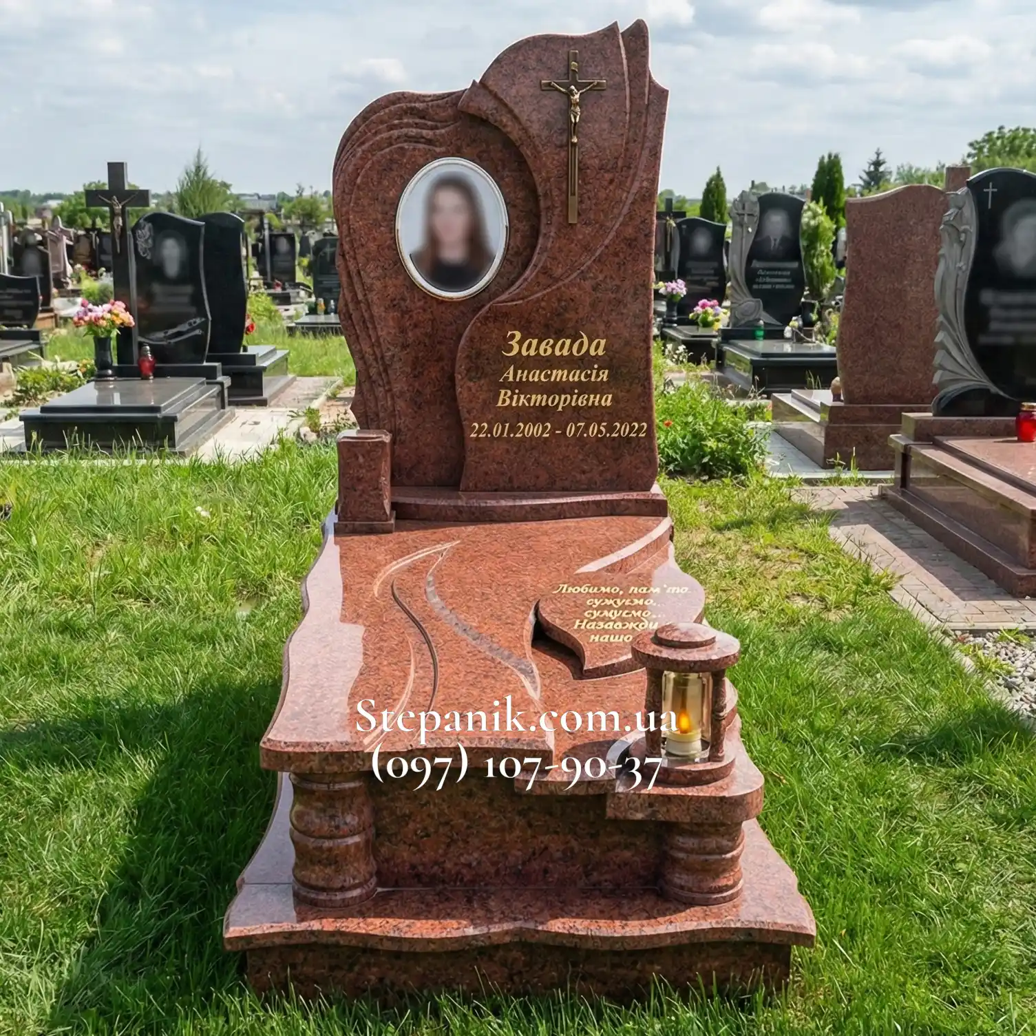 Елітний одинарний памятник для дівчини вирізаний