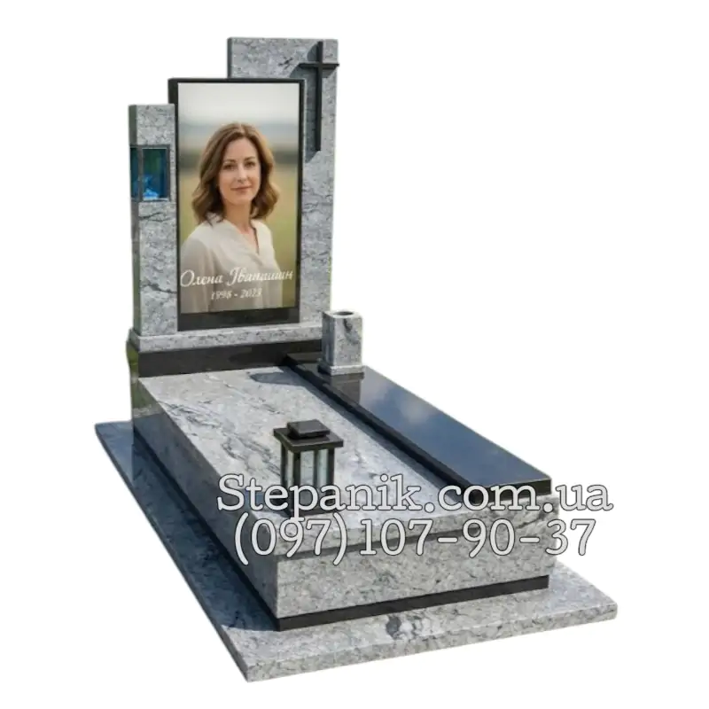 Одинарний пам'ятник з граніту Вісконт та Габро з лампадкою (Модель 23)