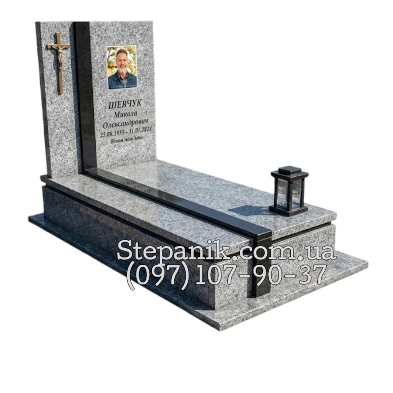 Одинарний пам'ятник з граніту Покостівка та Габро з чорною вставкою (Модель 44)