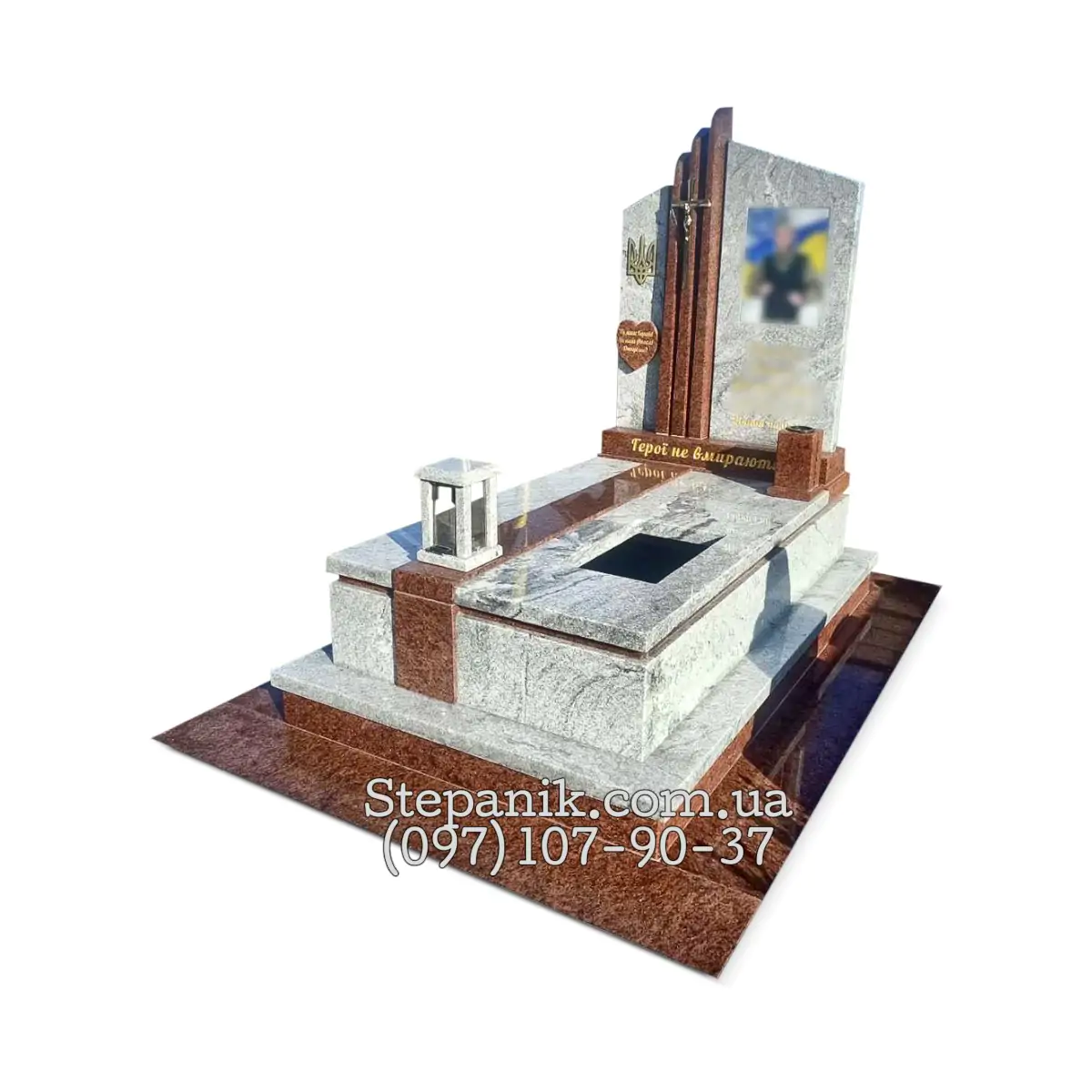 Одинарний пам'ятник з граніту Вісконт та Лізник з полосою (Модель 109)