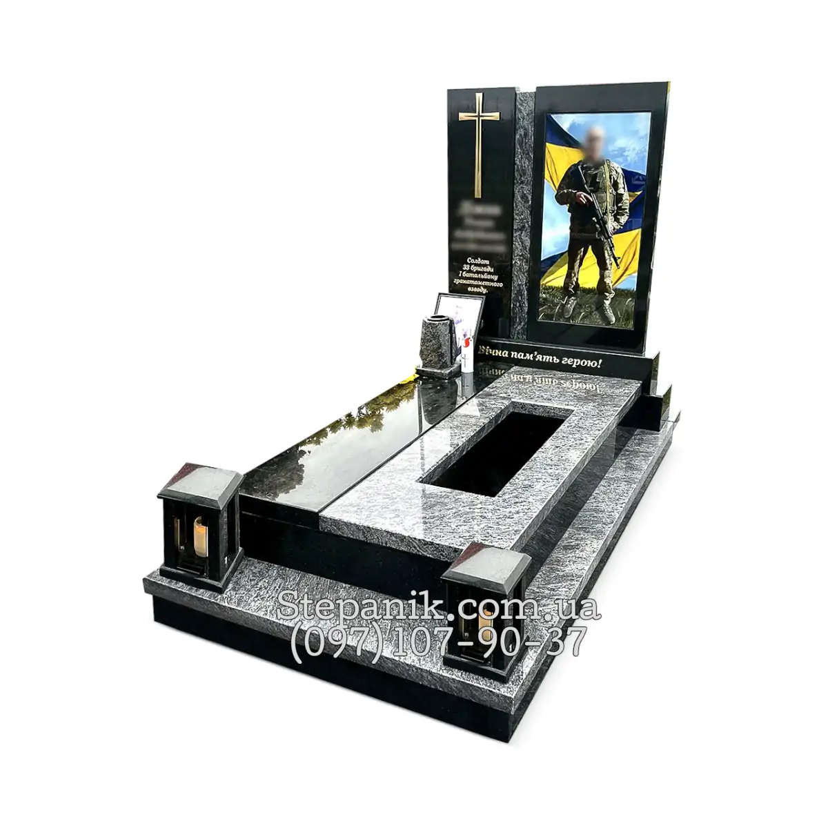 Одинарний пам'ятник з граніту Оріон та Габро з квітником (Модель 111)