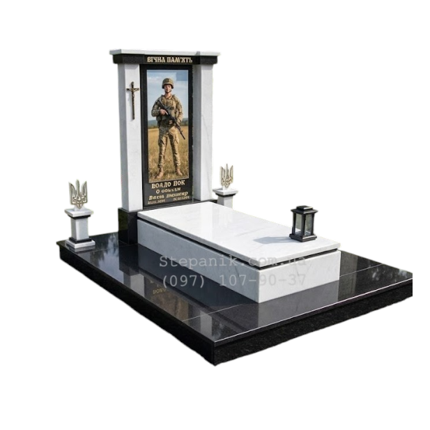 Пам'ятник для військового з мармору та габро з колонами (Модель 157)